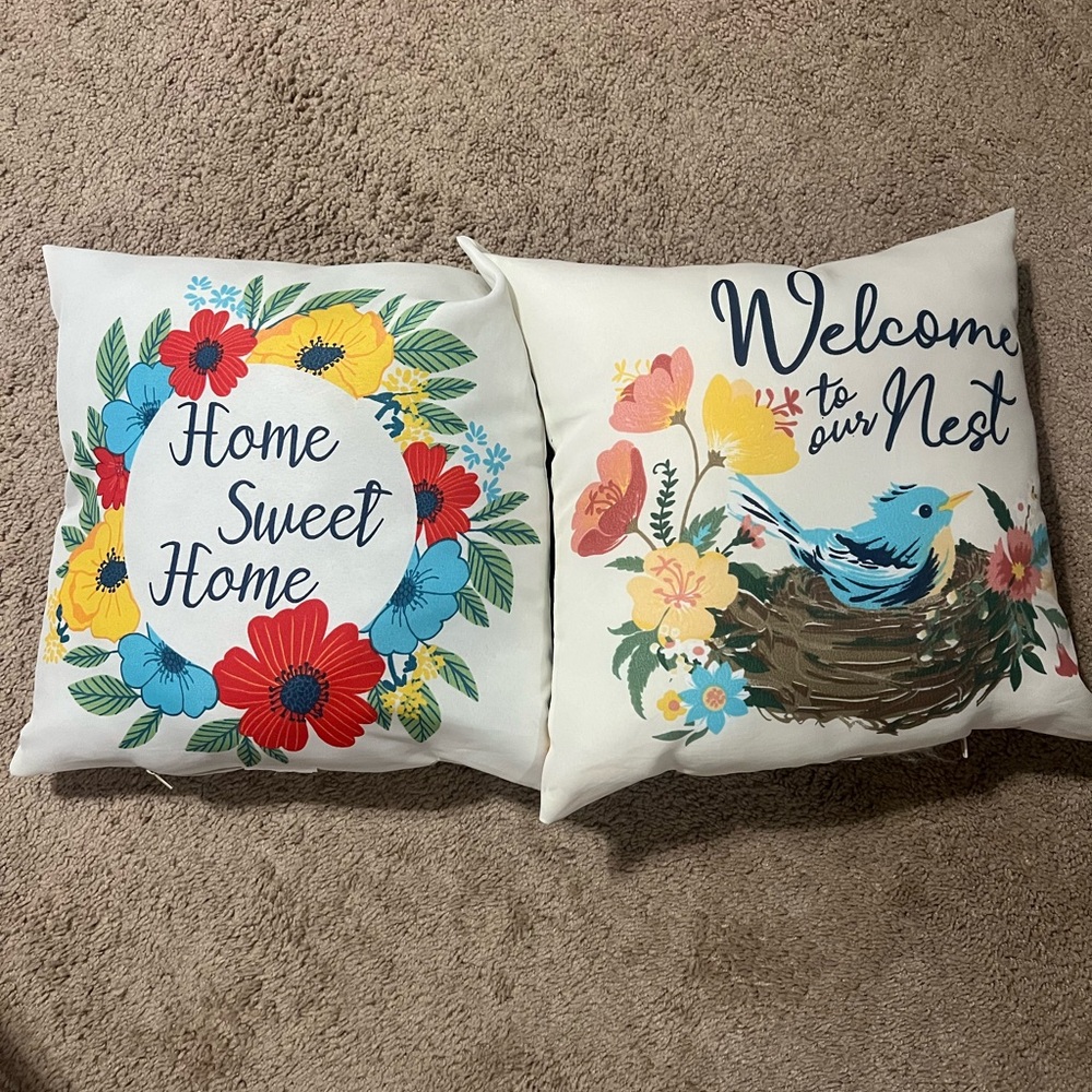 Beautiful set of indoor outdoor pillows